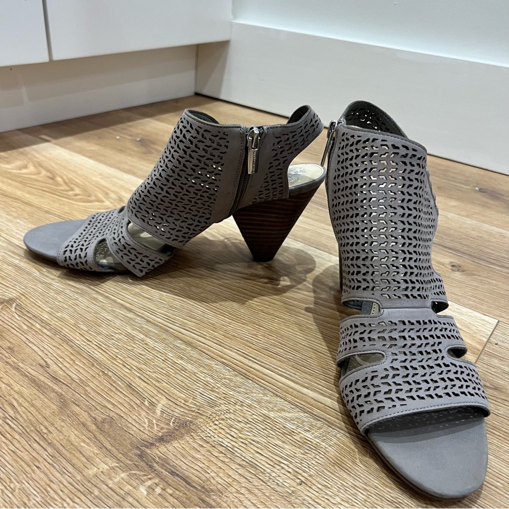 Vince Camuto Grey Peep Toe Sling Back Block Heel Sandals Women’s 11 - Picture 3 of 16